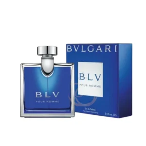 Frasco cuadrado de BLV Pour Homme Bvlgari en cristal transparente y azul con tapa plateada.