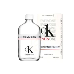 Fotografía del frasco minimalista de perfume CK Everyone de Calvin Klein con la banda elástica en el cuello.