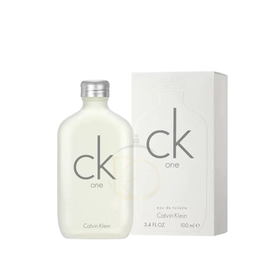 Frasco de perfume CK One Platinum Edition de color plateado metálico y tapa blanca.