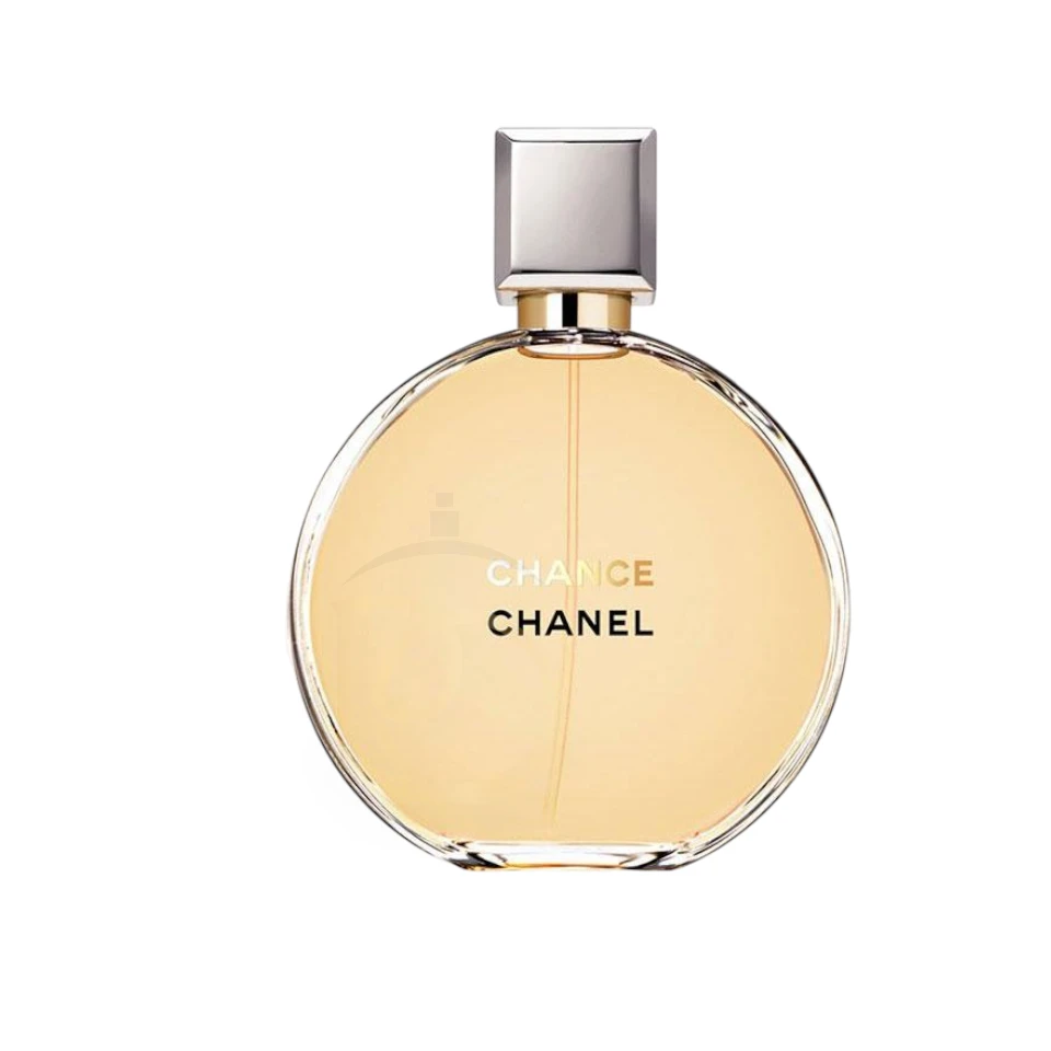 Perfume Chance de Chanel en su icónico frasco redondo de cristal con esencia dorada y detalles plateados.