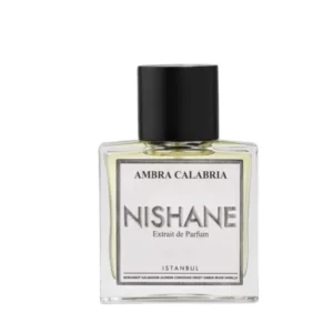 Frasco luminoso del perfume Ambra Calabria Nishane resaltando su frescura cítrica y ámbar de lujo.