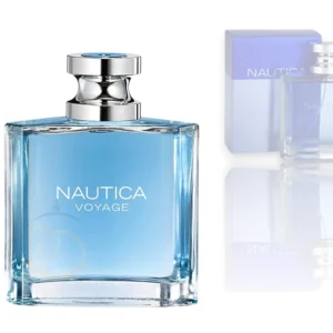 Frasco de cristal curvado con líquido azul celeste del perfume Voyage Nautica y elegante tapón metálico.