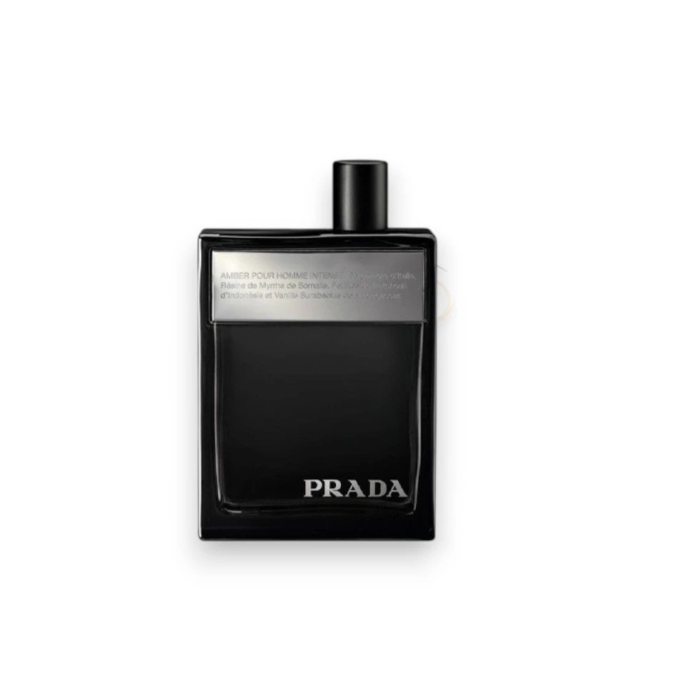 Frasco rectangular de vidrio negro opaco y líneas minimalistas, que evoca el diseño de una petaca clásica con una placa metalizada brillante.