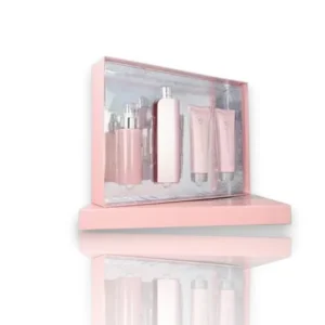 Contenido del Estuche 18 EDP 4pzs con perfume y productos complementarios en un diseño rosa clásico.