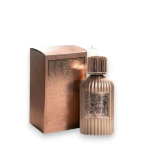 Qissa Delicious, fragancia dulce y sofisticada con corazón gourmand de vainilla y base cálida.