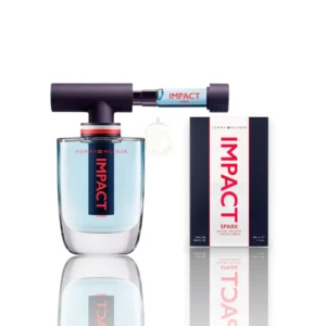 Frasco de perfume transparente que revela un líquido verde claro y brillante, coronado con su tapa azul en T.
