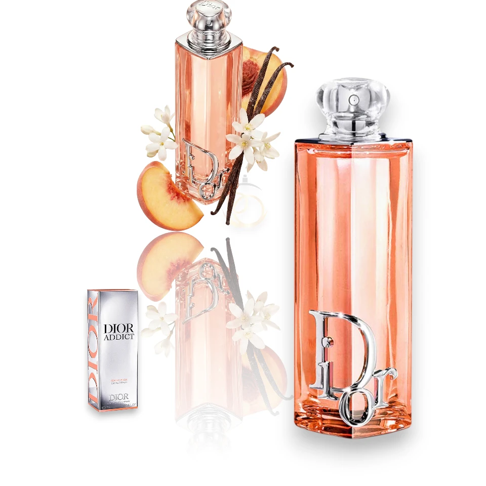 Frasco de perfume en tonos durazno cristalino con destellos dorados bajo una luz cálida y natural.