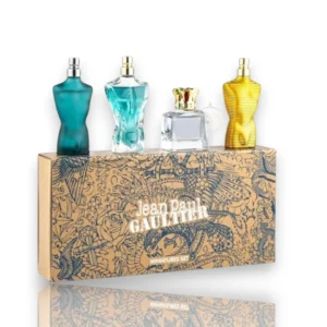Elegante set con cuatro fragancias en miniatura de Jean Paul Gaultier en sus icónicos frascos.