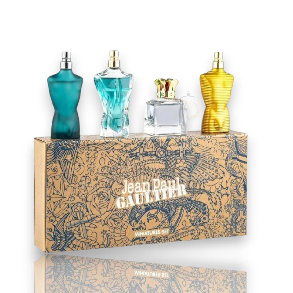 Elegante set con cuatro fragancias en miniatura de Jean Paul Gaultier en sus icónicos frascos.