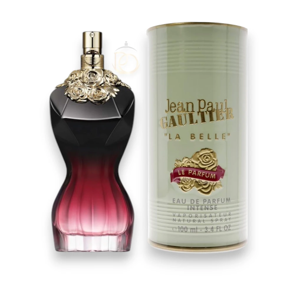 Escultural frasco de cristal degradado de rojo a negro con un elegante collar de rosas doradas.