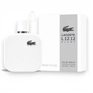 Frasco minimalista de Lacoste Blanc, capturando la esencia limpia, deportiva y pura de su aroma.