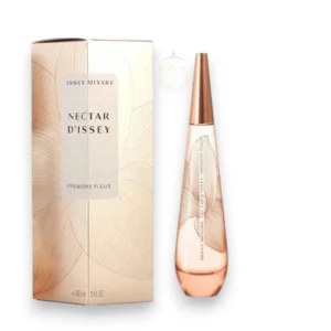 Perfume femenino con frescura frutal, corazón floral y base cálida amaderada.