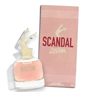 Perfume femenino audaz y sofisticado con notas cítricas, dulces y un fondo intenso de pachulí.