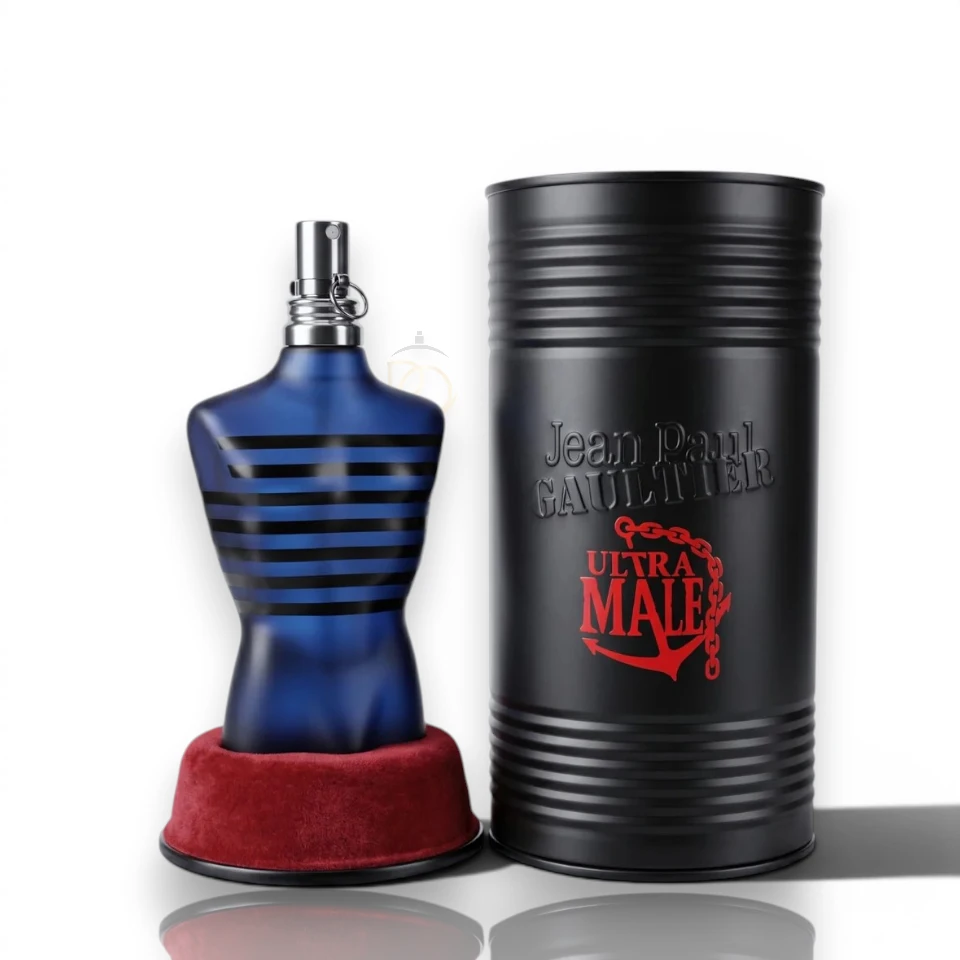 Icónico frasco de Ultra Male en forma de torso masculino con rayas de marinero en azul oscuro.