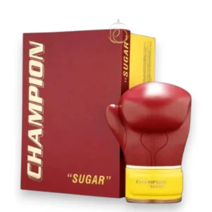 Elegante frasco del perfume Champion Sugar EDP exhibido junto a delicadas flores blancas de jazmín.