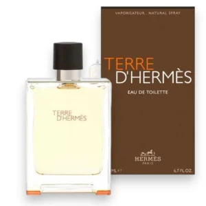 Imponente frasco de D’Hermes Terre EDT 200ml mostrando su icónica base en forma de H sobre roca firme.