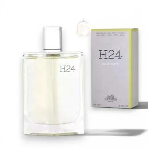 La H24 Hermes EDT combina esclarea y narciso en sus notas de salida, un corazón metálico y amaderado, y un fondo cálido de musgo y maderas claras. Fresca y moderna, es ideal para climas templados y cálidos, uso diario y ocasiones especiales, transmitiendo confianza y estilo contemporáneo.