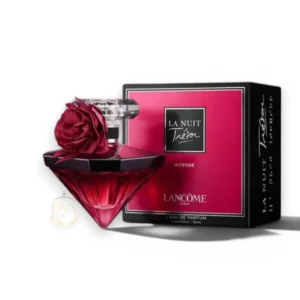 Perfume femenino y romántico con salida frutal, corazón floral y base cálida de vainilla.