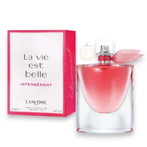 Perfume femenino y elegante con salida frutal, corazón floral y base cálida de vainilla.