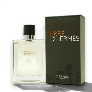 Frasco de Terre D’Hermés EDT con su clásico diseño minimalista capturado bajo una luz cálida.