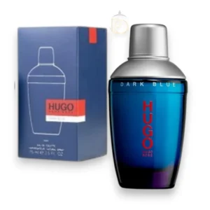 Frasco azul con forma de coctelera de Dark Blue Hugo Boss EDT sobre un fondo nocturno y elegante.