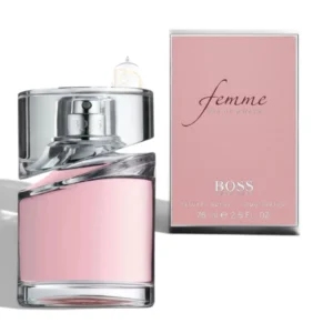 Frasco transparente de Boss Femme EDP con líquido rosado sobre un fondo luminoso y delicado.