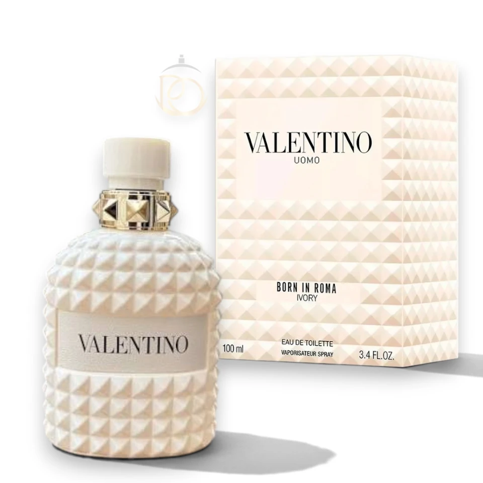 Frasco icónico de Uomo Born In Roma Ivory EDP con detalles de tachuelas en tono marfil.