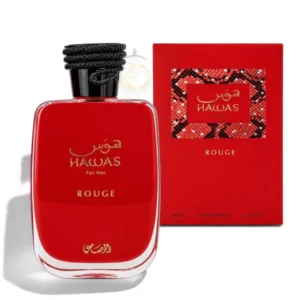 Frasco del perfume Hawas Rouge Rasasi EDP sobre un fondo rojo con matices cristalinos y destellos cálidos.
